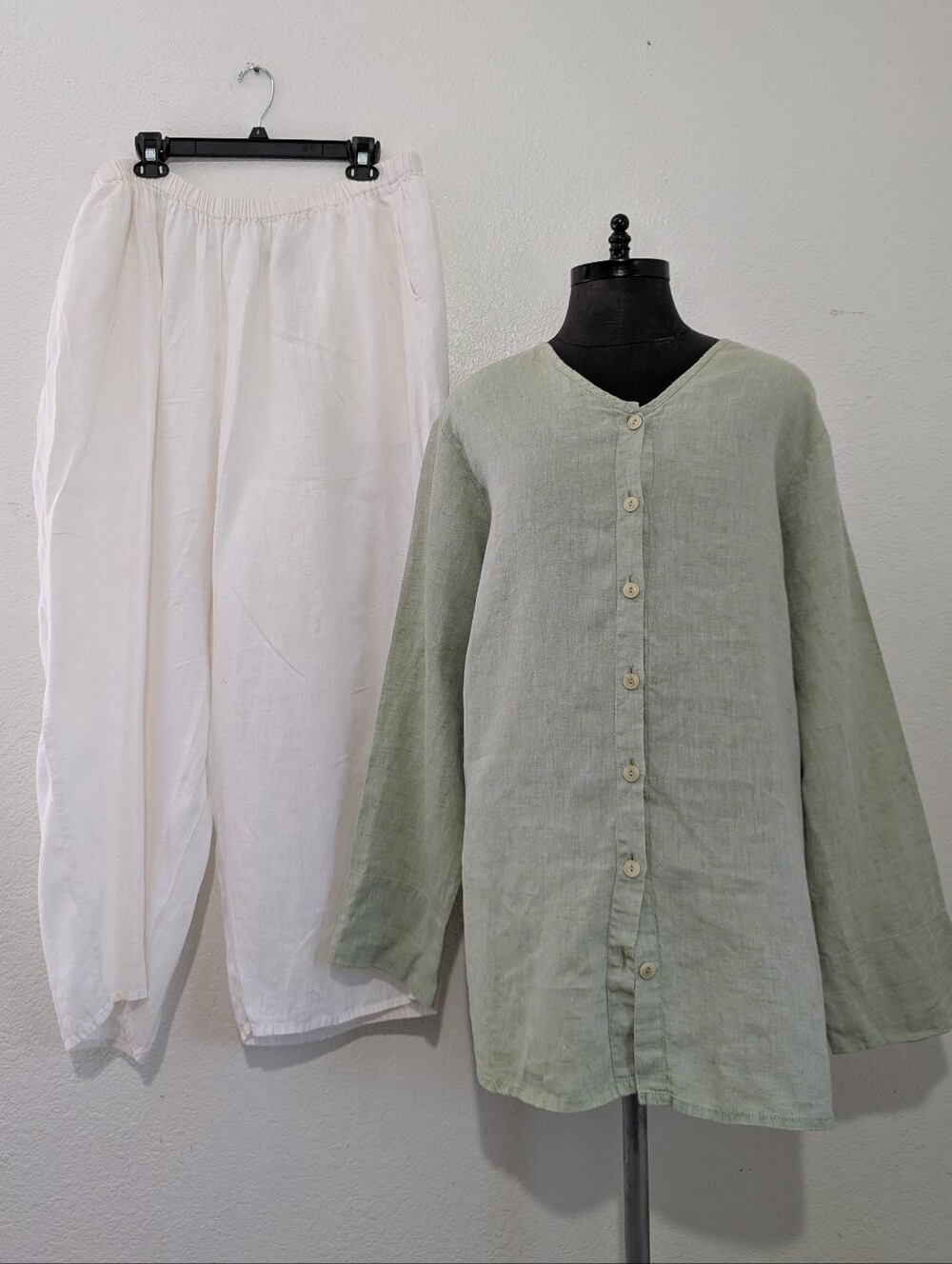 Flax Light Green Linen Button-Front Top with White Linen Joggers Size 2XL